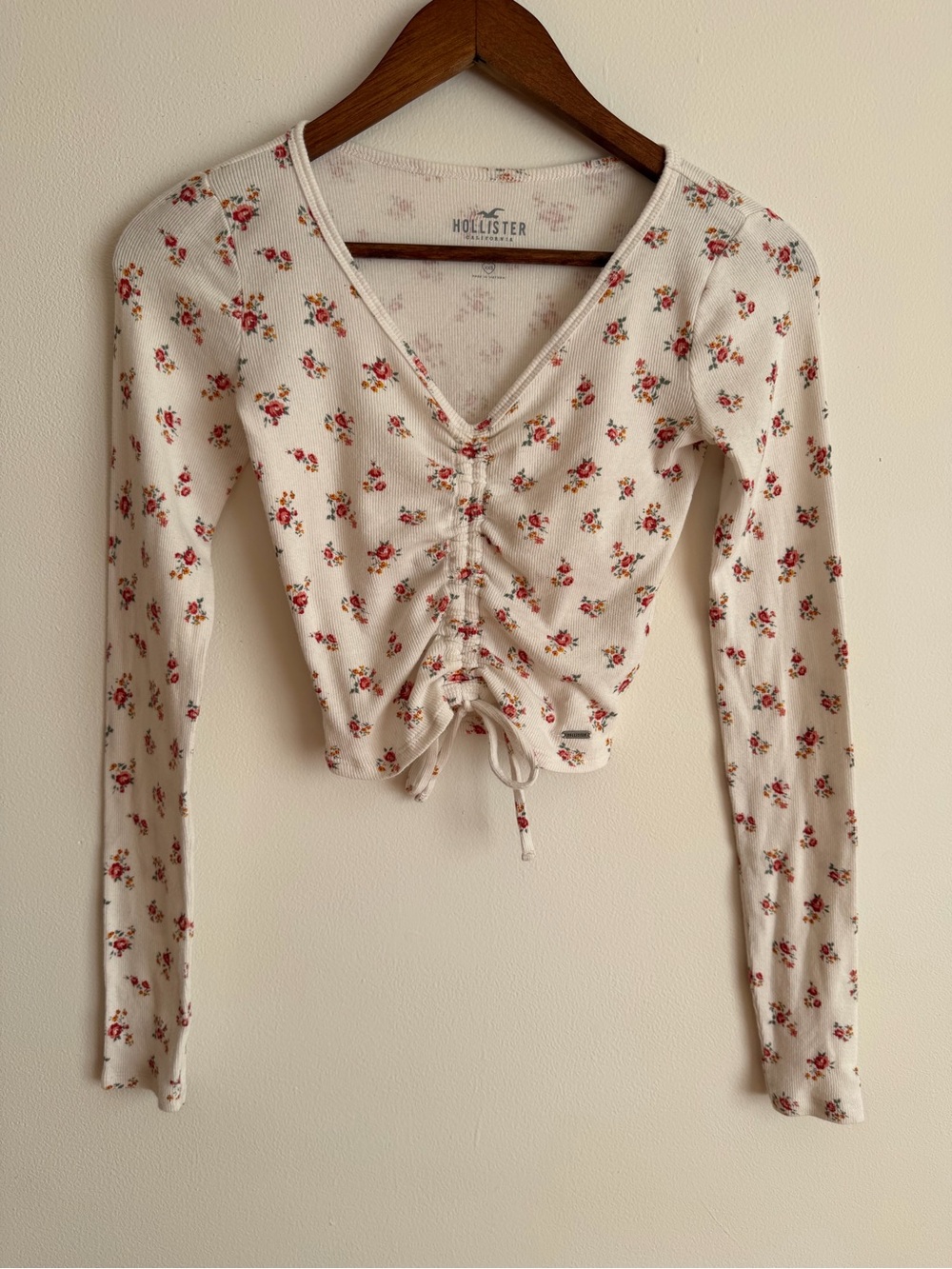 Hollister Ditsy Floral Ruched Front Long Sleeve Crop Baby Tee White Pink XXS